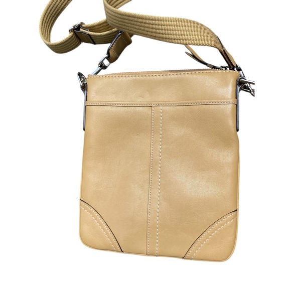 Coach Tan Crossbody Bag with Structured Design and Gold Hardware - Picture 2 of 8